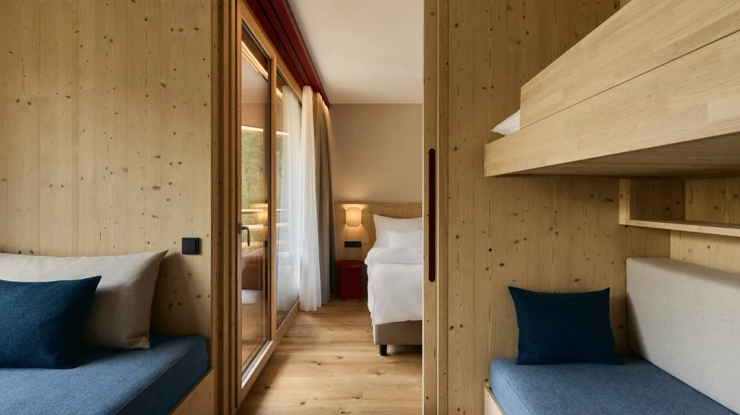 RIVER SUITE 3